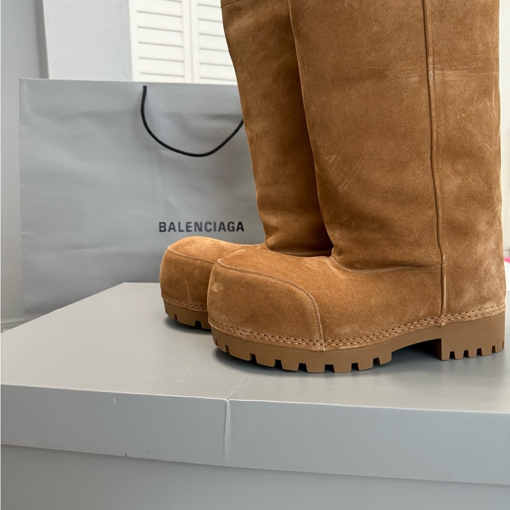 Balenciaga Alaska Fur High Boot
Brown/white